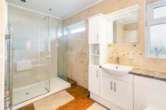 4 bed Detached for sale Image 10