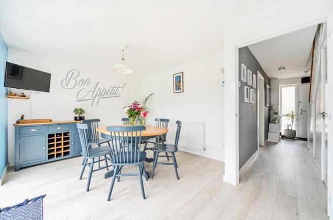 4 bed Detached to rent Image 4