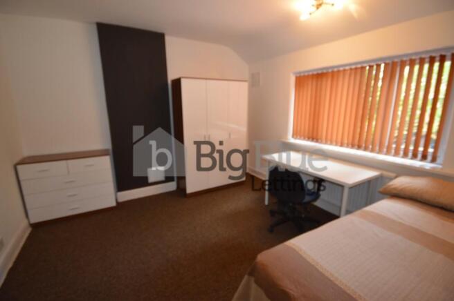 3 bed House Share to rent Image 10