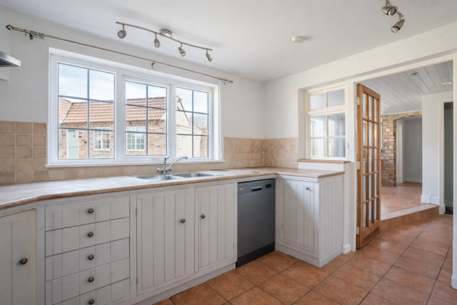 4 bed Detached for sale Image 4