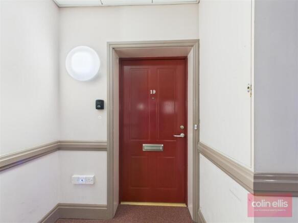 2 bed Ground Flat for sale Image 11