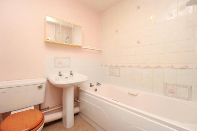 05 Bathroom