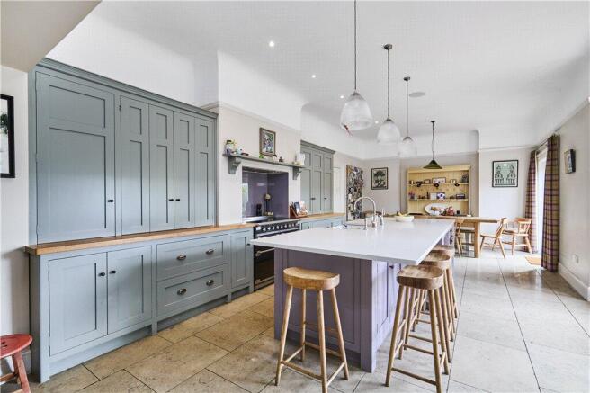 7 bed Detached for sale Image 9