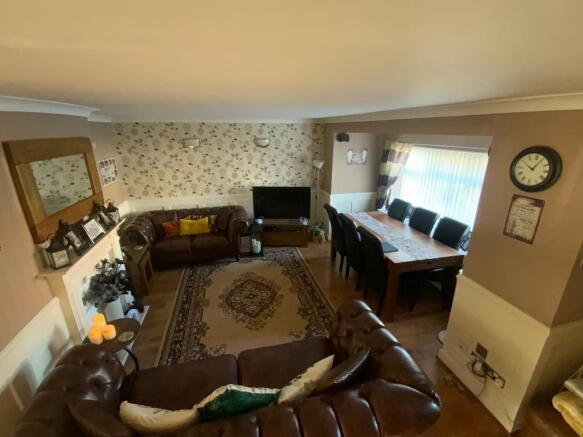 LIVING ROOM 19'9 x 17'2