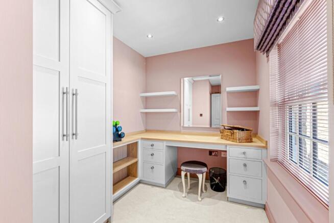4 bed Detached for sale Image 11