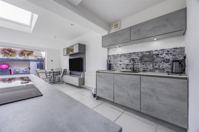 32 Kenyon Road, Copnor-PorticoMarketing-SoldBy-20.