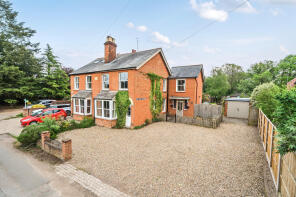 2, May Villa Cottages, Andrew Hill Lane, Slough SL2 3UN