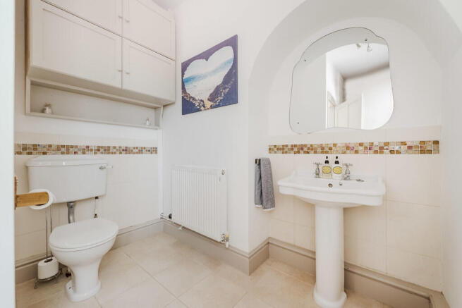 Cloakroom/wc 