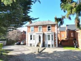 Flat 2, 112 Aviator Place, Crescent Road, Reading RG1 5AZ