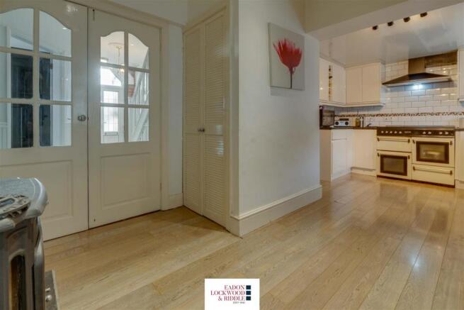 Kitchen 1.jpg