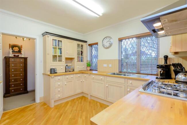 8374493-interior17.jpg