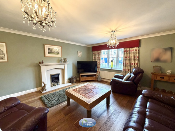 5 bed Detached for sale Image 9