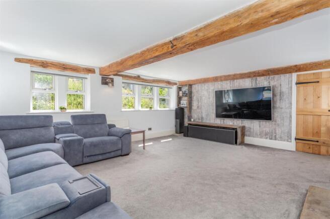 5 bed Semi-Detached for sale Image 6