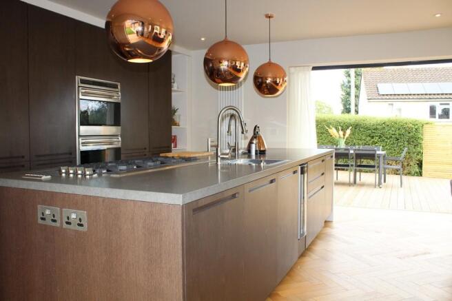 KITCHEN (Photo 2)