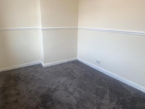 2 bed Terraced to rent Image 5
