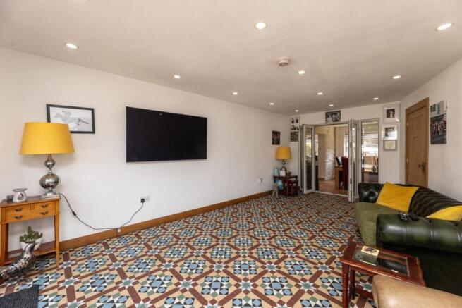 5 bed Detached Bungalow for sale Image 8