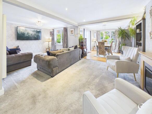 Open plan living / dining area
