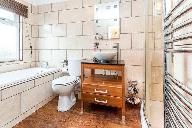 En-Suite Bathroom / Shower / WC