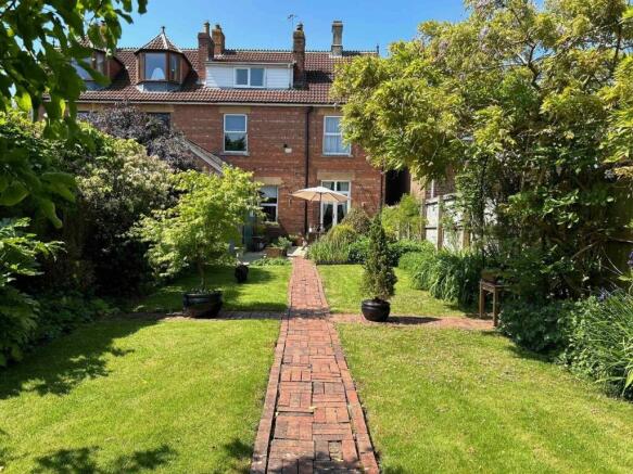 thumbnail_West End - Garden 4.jpg