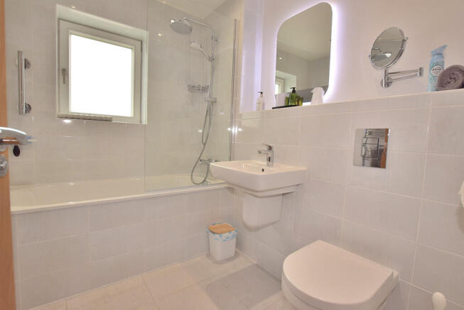 2 bed Apartment for sale Image 11