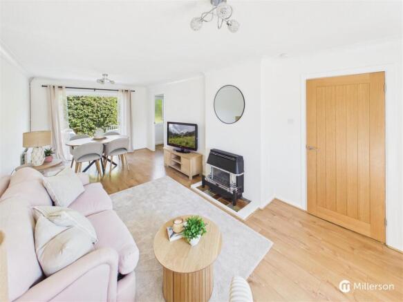 LIVING ROOM/DINING ROOM