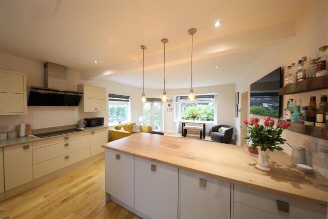 2 bed Detached Bungalow for sale Image 12