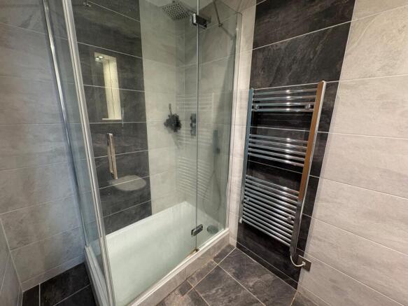 2 bed Flat to rent Image 4