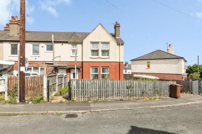 3-bed terraced on Crewe Avenue, Knottingley, £160,000