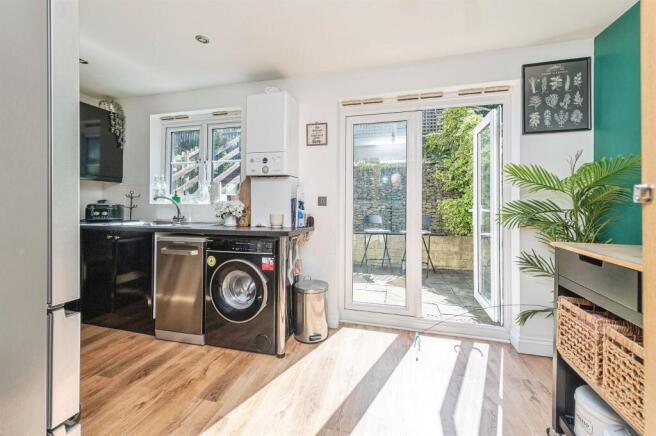 3 bed Terraced for sale Image 11