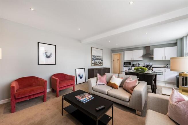 8461317-interior02.jpg