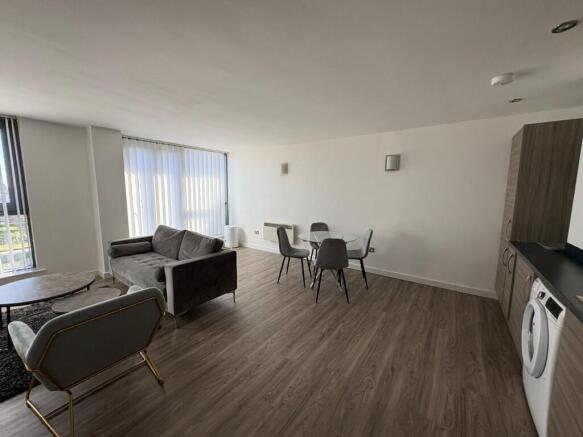 2 bed Flat to rent Image 7