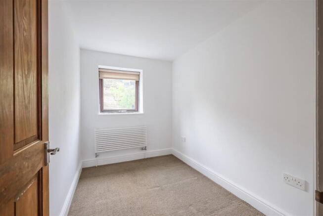 3 bed Terraced for sale Image 12