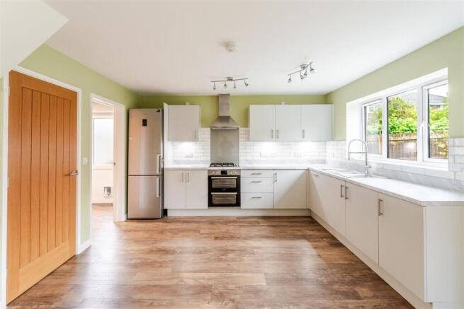 32 Strawberry Drive BS49 4GA 14.jpg