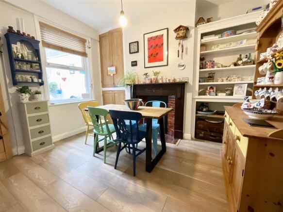 4 bed Terraced to rent Image 7