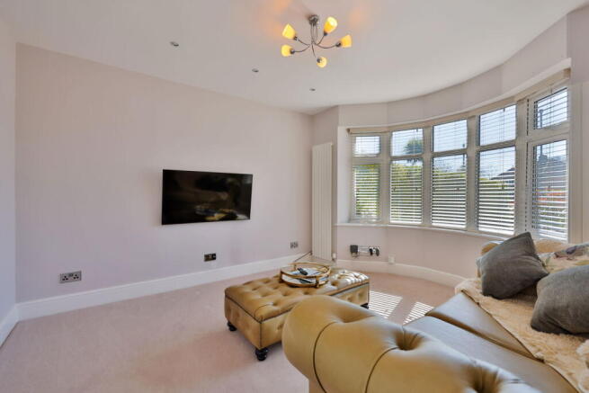 4 bed Semi-Detached for sale Image 5