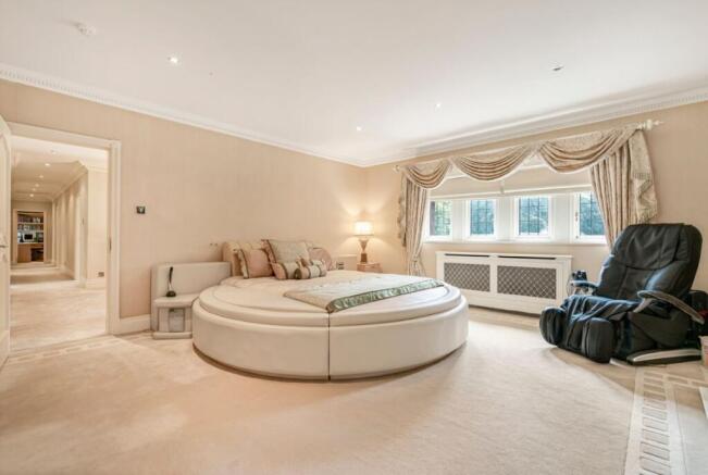 5 bed Detached for sale Image 10