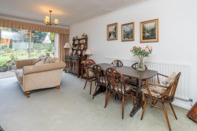 L SHAPED LOUNGE/DINING ROOM