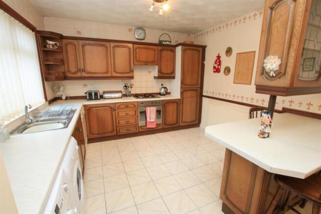 LARGE DINING KITCHEN