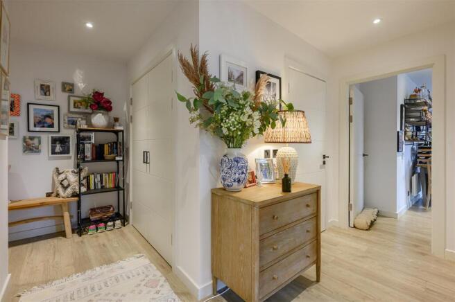2 bed Apartment for sale Image 7