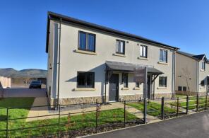 31, Maes Cinmeirch, Llanrhaeadr, Denbigh LL16 4BG