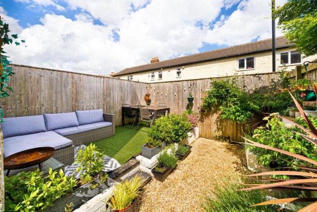 4 bed Terraced for sale Image 12