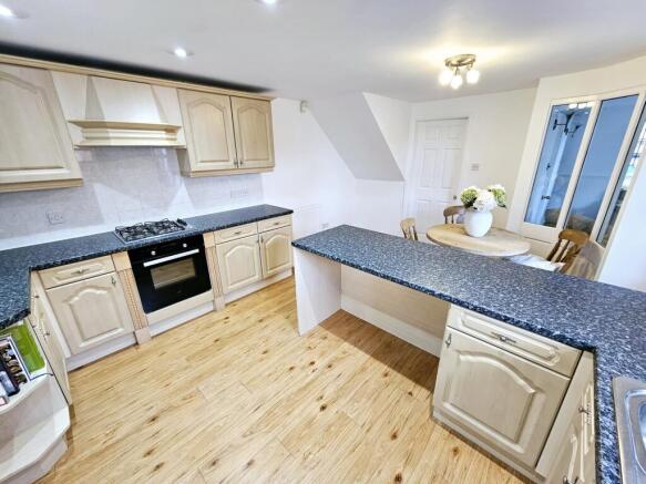 3 bed Detached for sale Image 4