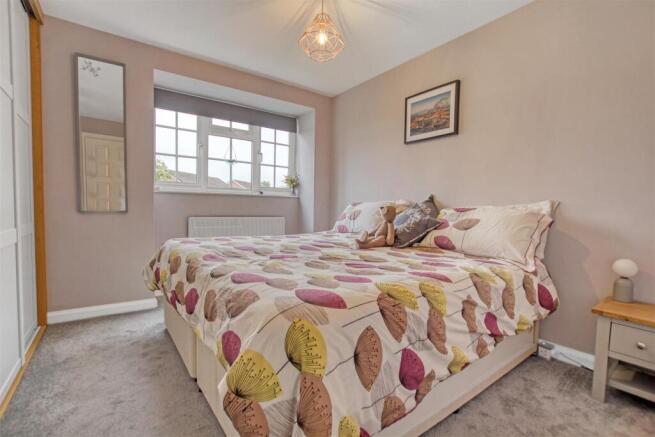 4 bed Detached for sale Image 11