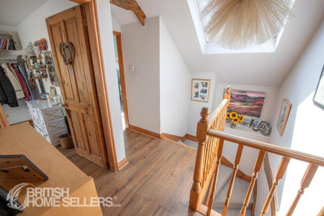 4 bed Semi-Detached for sale Image 10