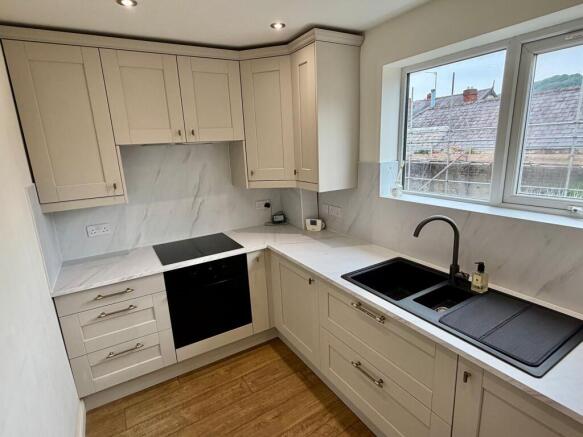 2 bed Apartment for sale Image 7