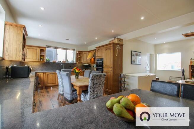 Kitchen / Breakfast Room