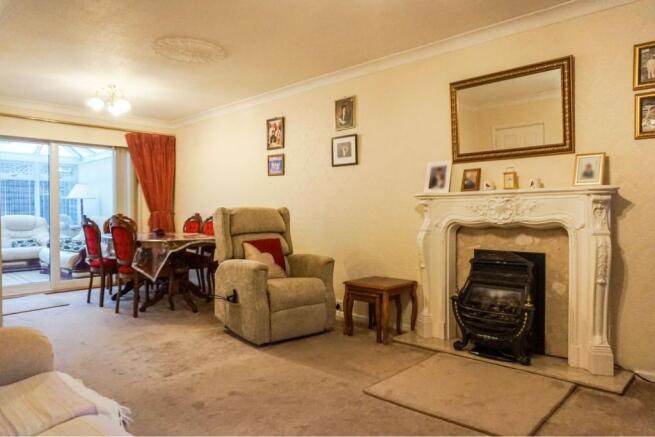 Lounge/Dining Room