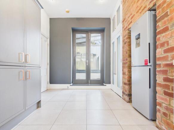 2 bed Flat to rent Image 6