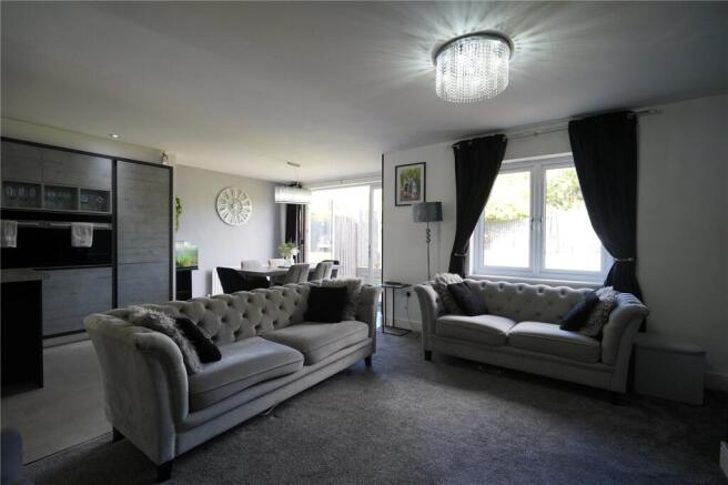 4 bed Detached for sale Image 7