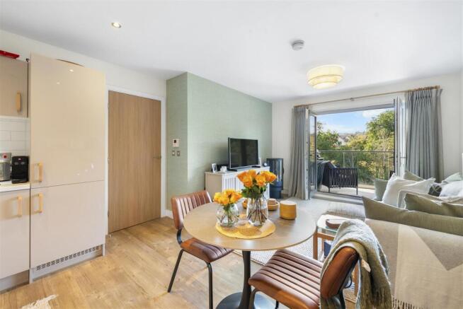 2 bed Apartment for sale Image 4